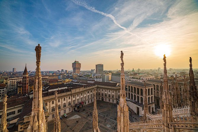 2-hours Duomo of Milan guided experience with entrance tickets - Where to meet: Mondadori Duomo and the purple flag