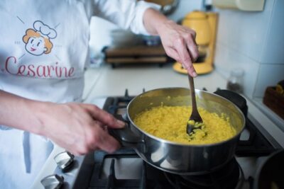 Cesarine: Pasta & Tiramisu Class at Local's Home in Milan - Your evening flow inside a Milan apartment kitchen