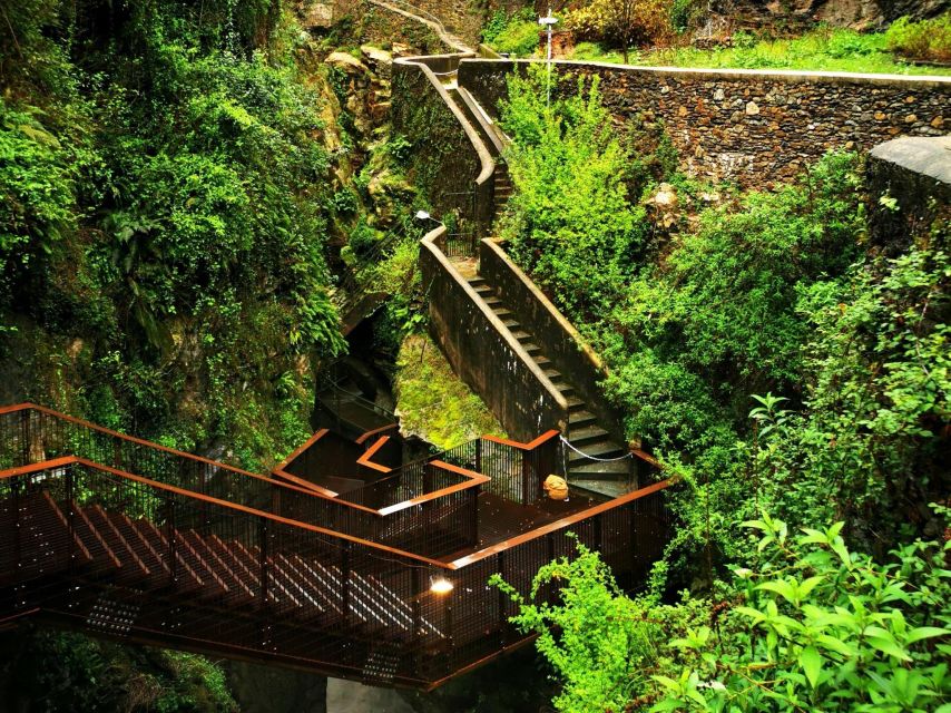 From Milan: Bellagio, Varenna & Bellano Gorge Small Group - Varenna guided walk: what the guide adds beyond the views