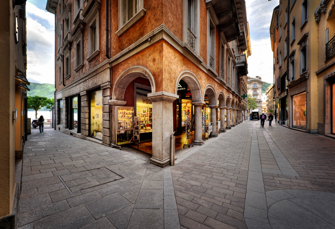 From Milan: Como, Bellagio, and Lugano Exclusive Boat Tour - Tour guide and driver: what makes this day run smoothly