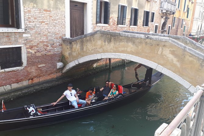 From Milan: Venice Full-Day Guided Tour With Boat Ride - Who this tour suits best (and who should think twice)
