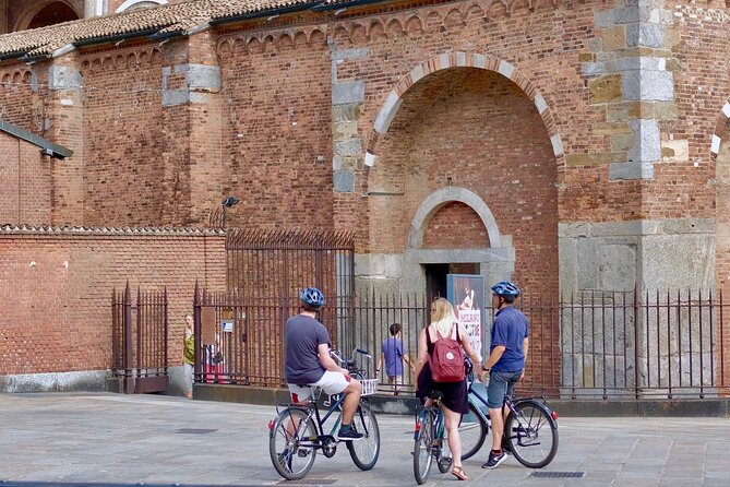 Milan: Bicycle Tour Live Tourist Guide 3 hours and half - Piazza Affari and Piazza Mercanti: finance and medieval city governance