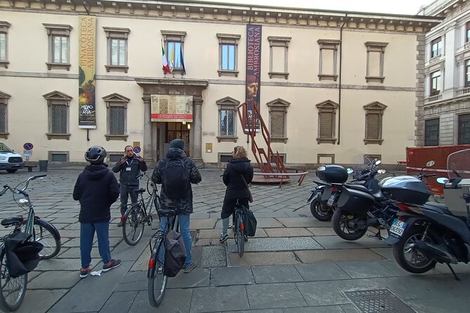 Milan: Bicycle Tour Live Tourist Guide 3 hours and half - Galleria Vittorio Emanuele II and Piazza della Scala: luxury arcades to opera energy