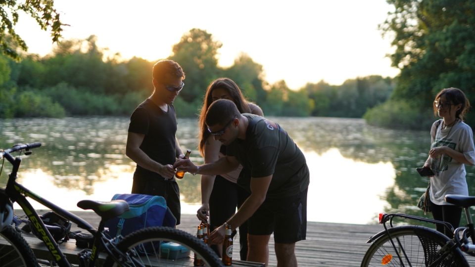 Milan: Bike Tour with Picnic on the turtle lake - Sunset Viewing Near the Parks: Timing and Photo Strategy
