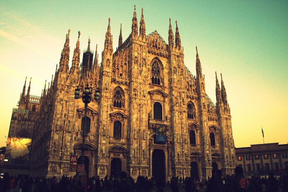 Milan by Night 2-Hour Walking Tour - Pace, comfort, and what to do on a rainy Milan night