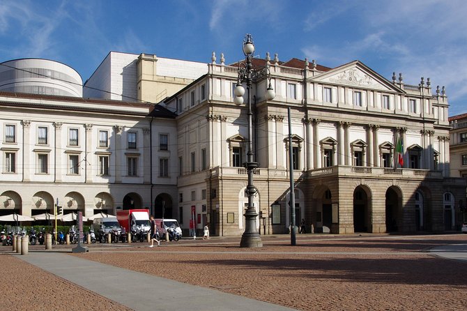 Milan by night walking experience - Guides, sound, and the real-world hearing check