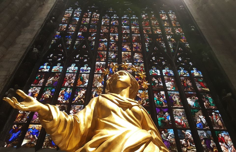 Milan: Cathedral and Terraces Guided Experience - Meeting Duomo Square and getting through security the Milan way