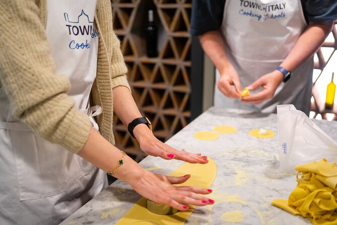 Milan Culinary Experience: Pasta & Gelato or Tiramisù Class - Gelato making demo and the gelato cone lesson
