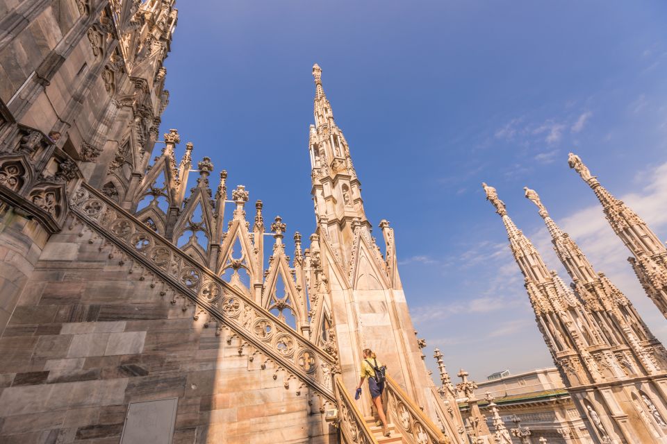 Milan Duomo and Rooftop 2-Hour Guided Tour - Skip the Duomo chaos: meeting at Piazza del Duomo