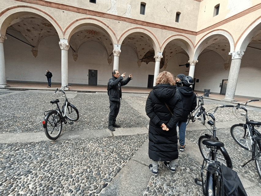 Milan: ELECTRIC-Bicycle Tour Live Tour Guide 3 hours & half - Sforza Castle to Arco della Pace: a strong opening route