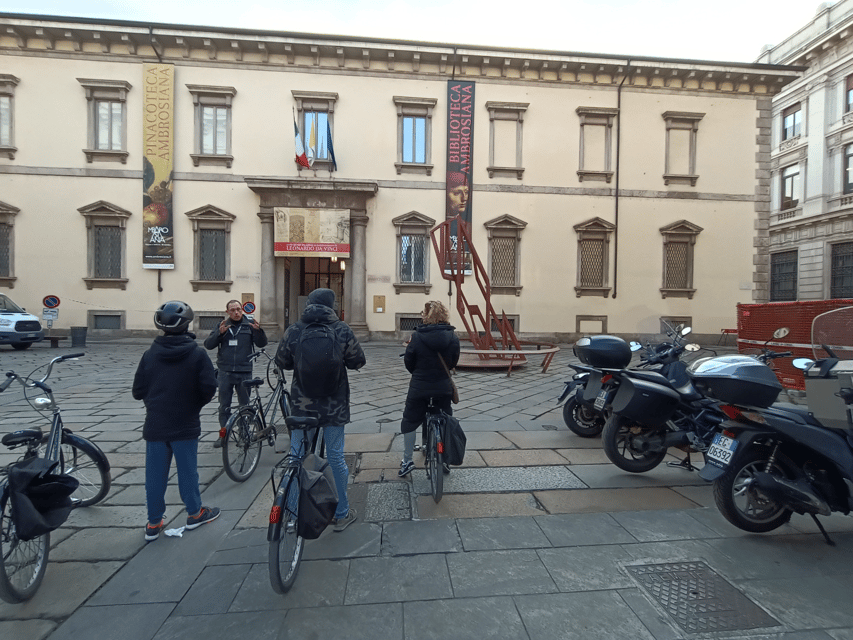 Milan: Guided Bike Tour - Mercanti Square, La Scala Square, Galleria Vittorio Emanuele, and Duomo Square