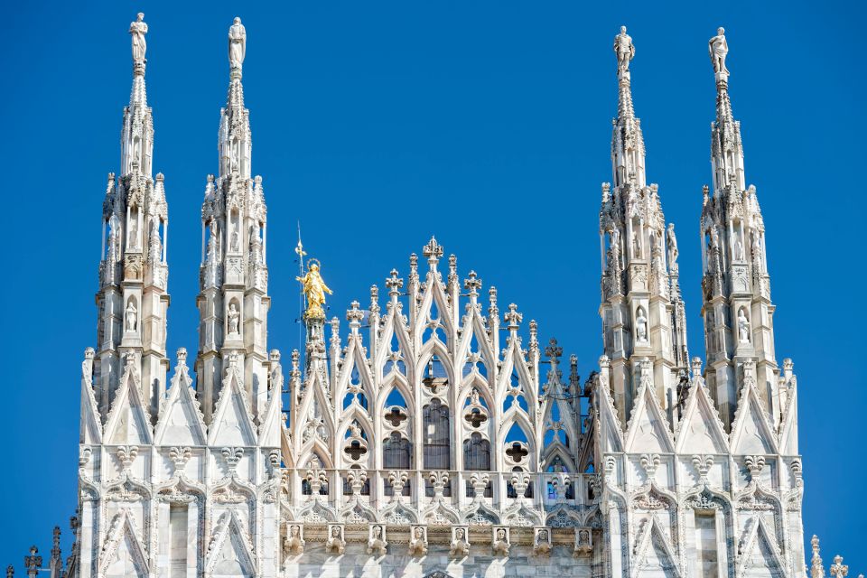 Milan: Guided Walking Tour with Duomo and the Last Supper - The practical side: meeting point, transport, and your feet