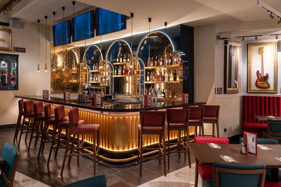 Milan: Hard Rock Cafe with Set Menu for Lunch or Dinner - Where Hard Rock Cafe Milan fits in your day near the Cathedral