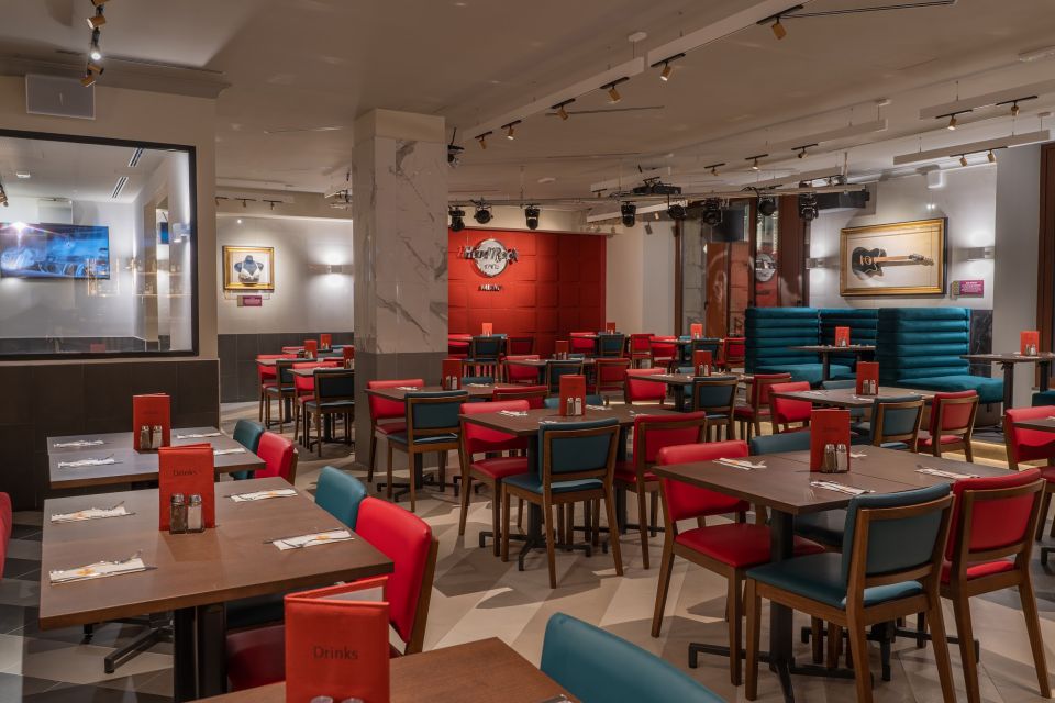 Milan: Hard Rock Cafe with Set Menu for Lunch or Dinner - Priority seating and the 75-minute rhythm
