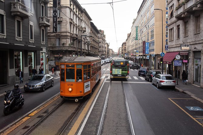 Milan Hop-On Hop-Off Bus Tour with Four Routes - Onboard audio, Wi‑Fi, and the app: how to avoid missing things
