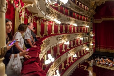 Milan: La Scala Theater & Museum Guided Experience - Meeting at Largo Antonio Ghiringhelli: the one rule to respect