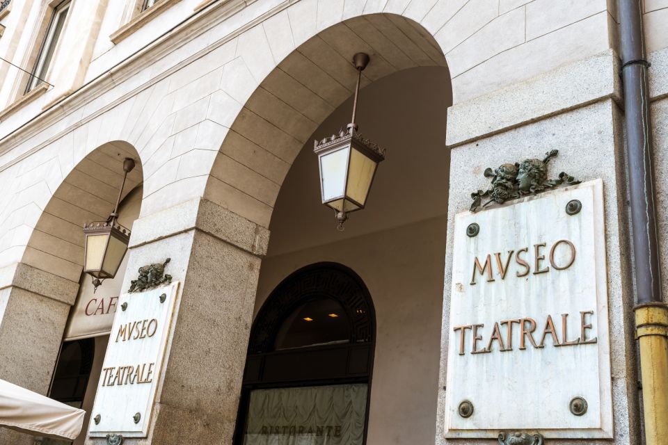 Milan: La Scala Theater & Museum Guided Experience - The auditorium view: 3rd-level boxes and the chandelier moment