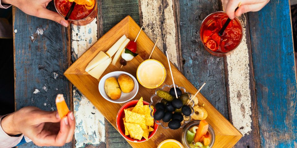 Milan: Private Tour with Drinks & Bites in Centro Storico - Three drinks and three bites: what you truly get for the price