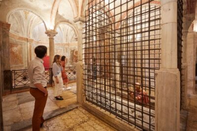 Milan: San Sepolcro Crypt Skip-the-Line Entry Ticket - Finding the crypt at Piazza San Sepolcro (No guessing required)