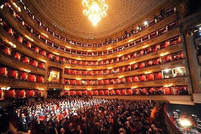 Milan: Skip-the-Line Duomo & La Scala Museum Guided Tour - The Duomo di Milano: What You Actually Get Time For