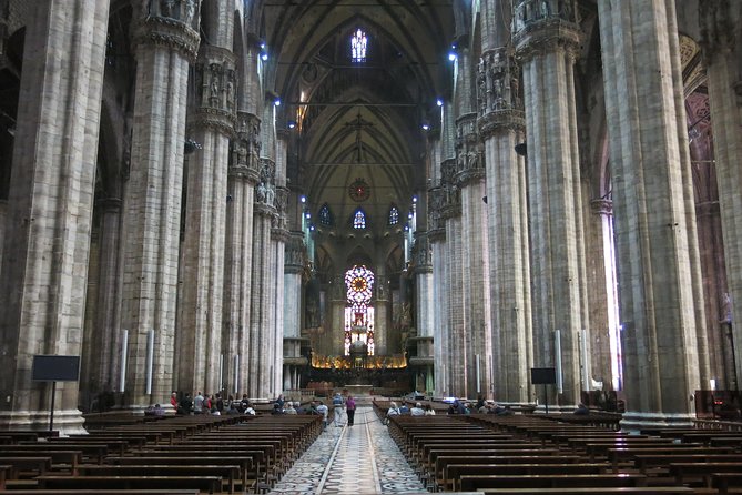 Milan Super Saver: Skip-the-line Duomo and Rooftop Tour - Piazza del Duomo: the guided setup that saves you from missing the point