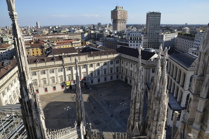 Milan Super Saver: Skip-the-line Duomo and Rooftop Tour - Duomo di Milano inside: skip the line, then get the stories
