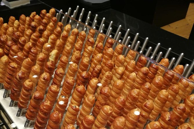 Milan: Sweet Delights Patisserie Tour by Do Eat Better - Stop 4: Piazza Mercanti and Milanese Mignon Pastries