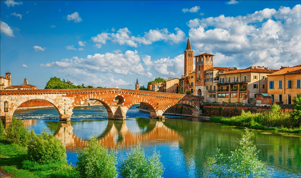 Milan: Verona Day Tour with a Lake Garda Cruise to Sirmione - The short coach transfer to Lake Garda: where time turns into photos