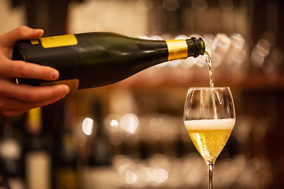 Milan: Wine Tasting Experience in the City Centre - The 1.5-hour flow: three wines, one clear lesson