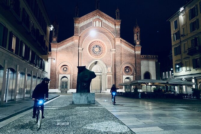 Miles and smiles /// Milan's ride - Brera and the city center flow: classic streets with a sense of order
