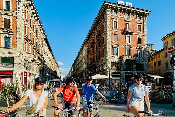 Miles and smiles /// Milan's ride - Sforzesco, Sempione Park, and the Arch of Peace: big sights in manageable time