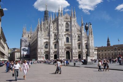 Private Best of Milan Guided Tour with Duomo, La Scala Theatre and Sforza Castle - Stop 1: Duomo di Milano With Included Admission (And Big Views)