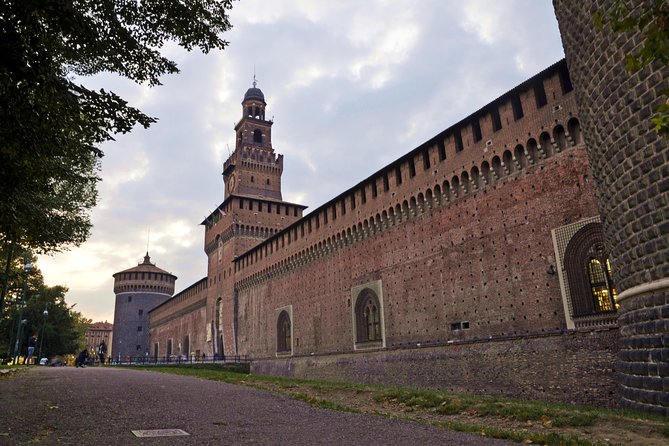 Skip the Line: Essential Milan Tour Including Da Vinci's 'The Last Supper' - Piazza Santa Maria delle Grazie: getting ready for Il Cenacolo