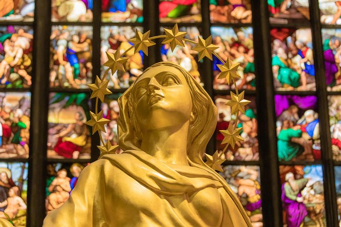 Skip the Line: Milan Duomo Tour - Starting under the Mondadori Duomo arches: where the tour really begins