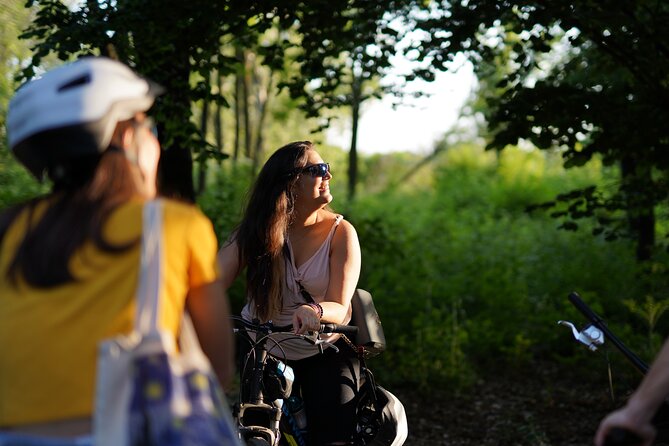 The Milan you don't expect, bike tour with picnic on the lake - The lake picnic moment: why it changes the feel of a bike tour