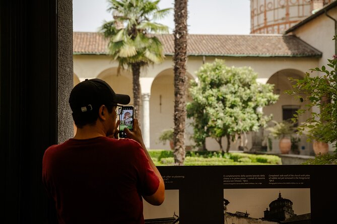 Unveil the Masterpiece: Guided Tour of Da Vinci's Last Supper - How the Headsets Make the Tour Feel Easy