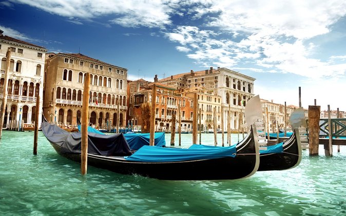 Venice Day Trip from Milan with Guided City Tour - Bridge of Sighs to Rialto: pacing across the Grand Canal without feeling lost
